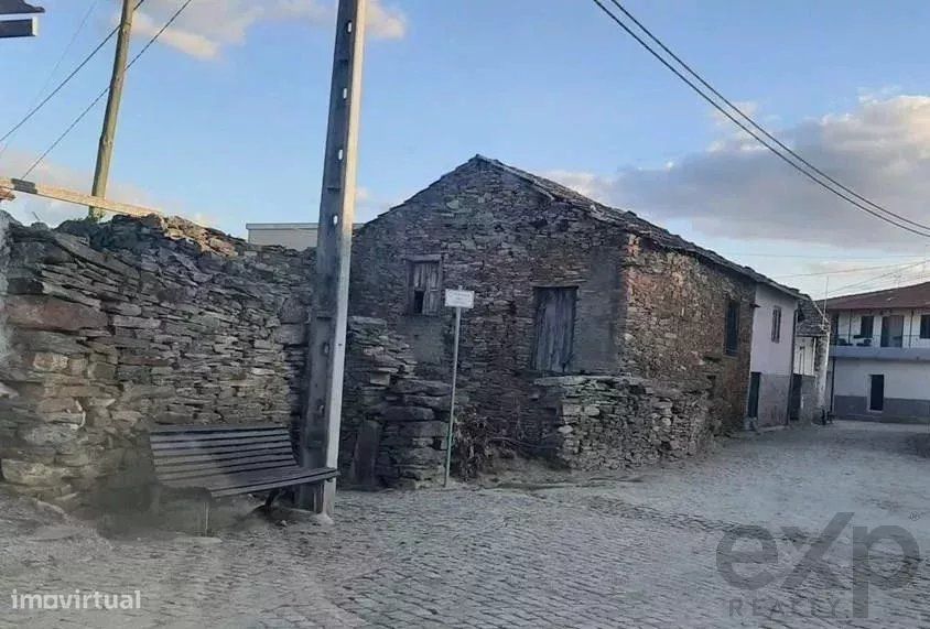 Casa de pedra em São Salvador, Mirandela