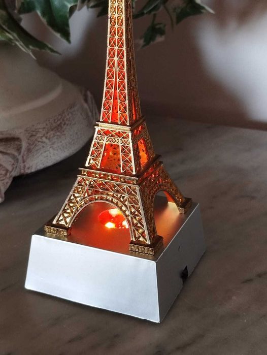 Torre Eiffel Iluminada