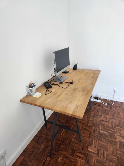 Mesa de escritório em madeira
