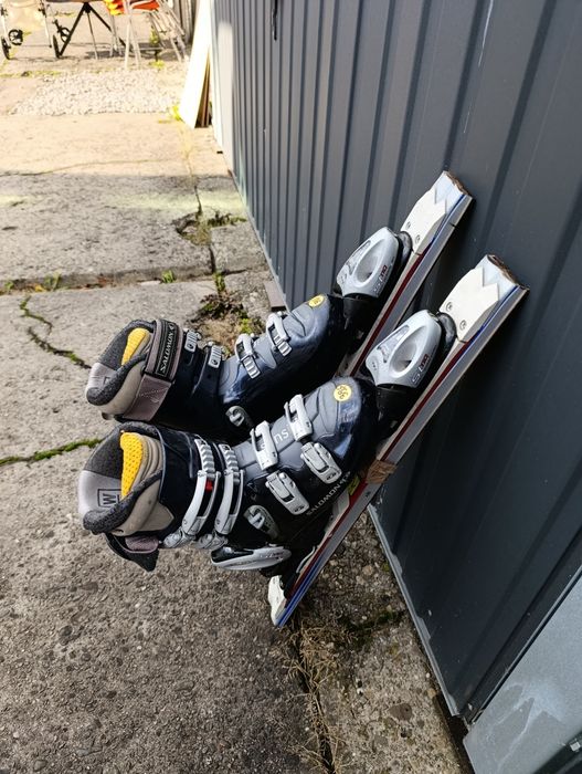 Uchwyty na buty narciarskie na ścianę mocowanie butów suszarka