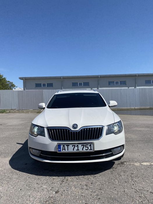 Skoda superb (нерозмитнена)2014 рік