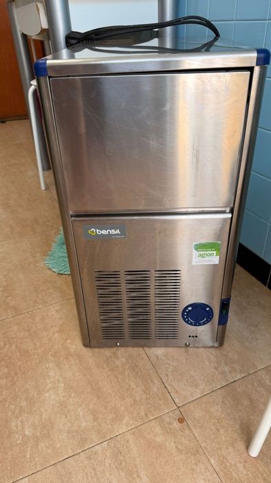 Máquina de gelo Comercial Simag SDE24AS
