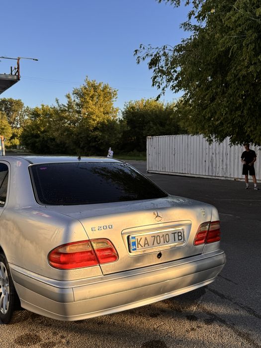 Mercedes 210 2.0benz