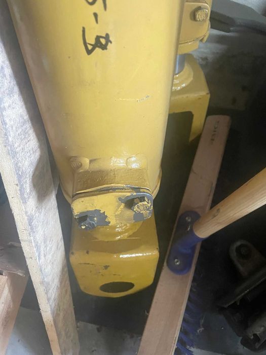 siłownik hydrauliczny Cat Caterpillar fi 12cm tłoczysko 63,5 skok 93cm