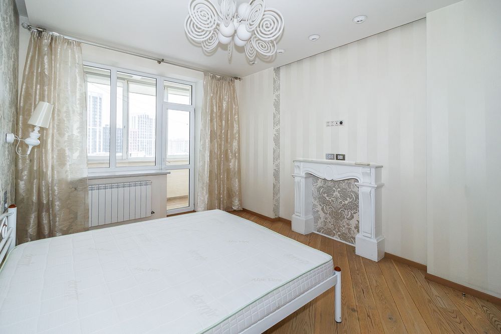 Без% Продам 3-к, вул. Чорновола 2 , метро 5 хвилин