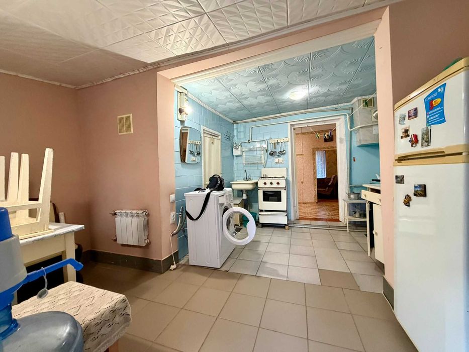 Продаю 2-кімнатну квартиру на землі, на розі вул. Даля та Кузнецької. Ц5