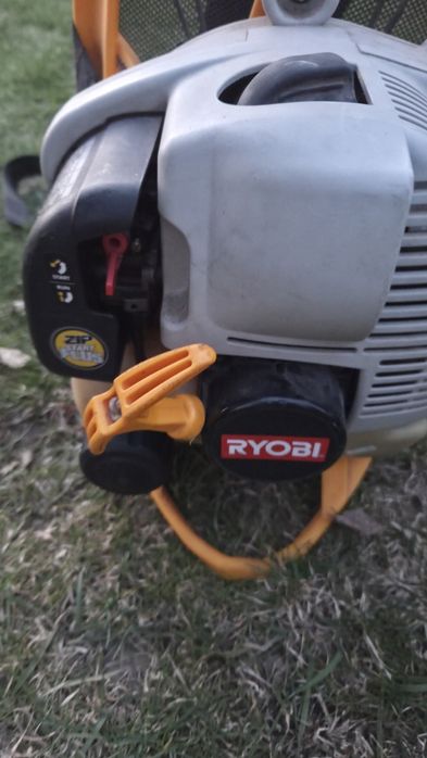 Dmuchawa spalinowa plecakowa Ryobi – sprawna, mocna