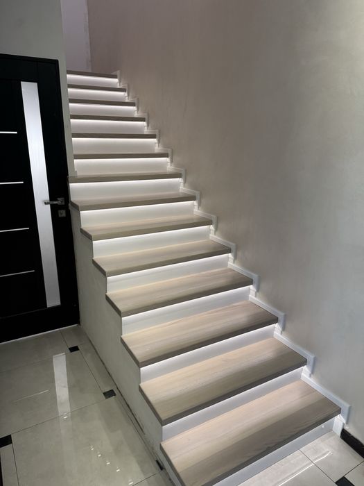 Дерев‘яні сходи.