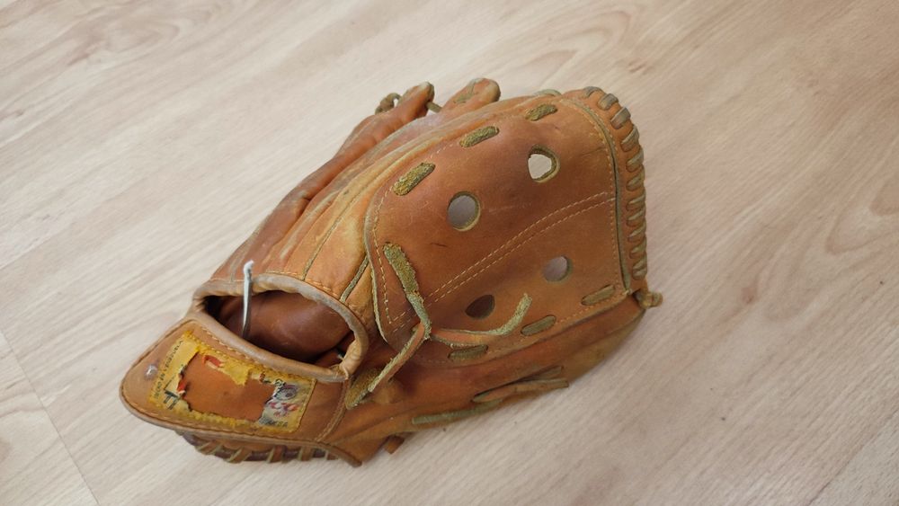 Luva e bola de basebol