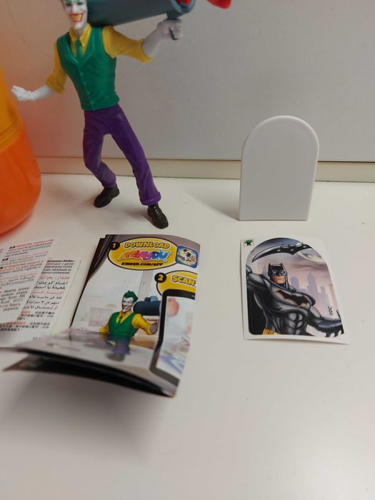 Boneco kinder joker