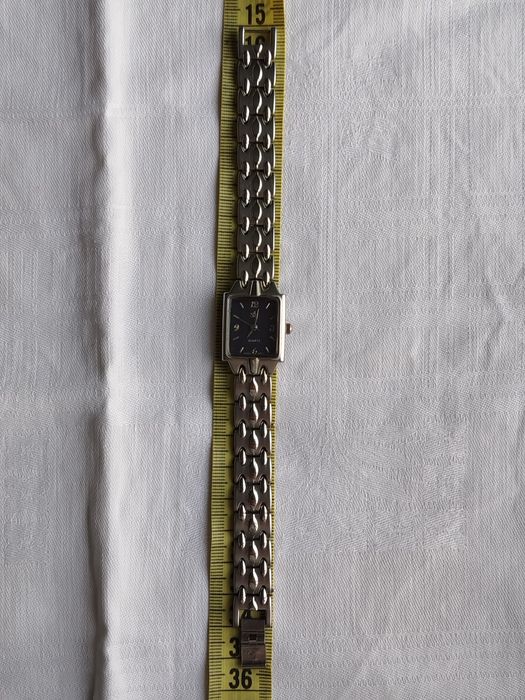 Наручний жіночий годинник вінтаж