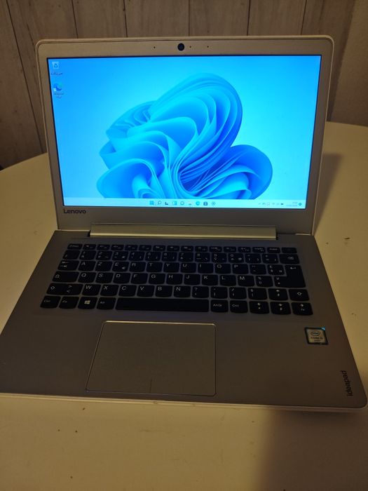 Portátil Lenovo i3 Win11