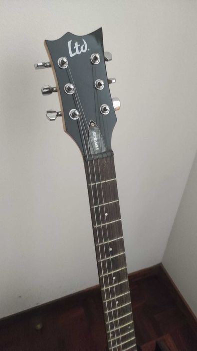 Guitarra ESP LTD Viper-10 BLK + Amplificador Marshall MG15GR