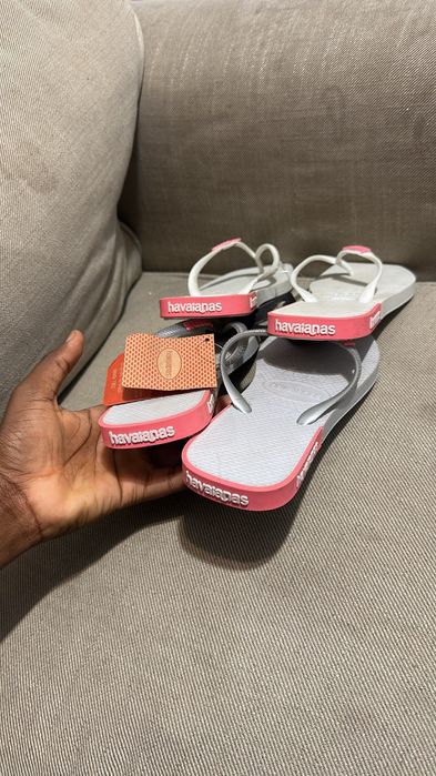 Chinelas havaianas para revenda 8€ a par também é possível vender a unidade a 10€