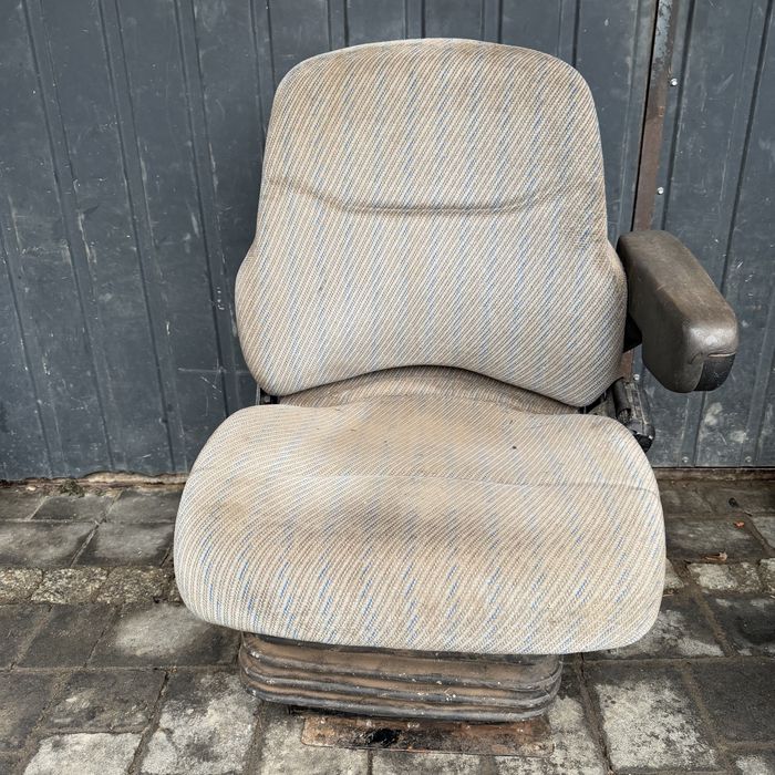 Fotel pneumatyczny do ciagnika case / new holland /deutz