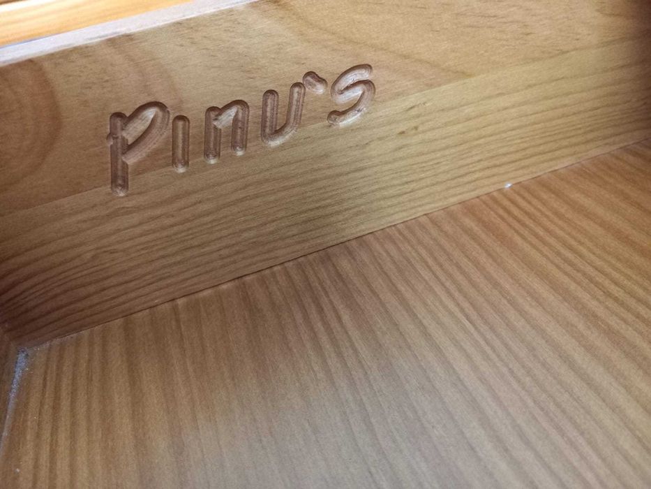 Cómoda de quarto com espelho