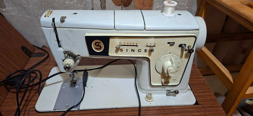 Maquina costura Singer com movel