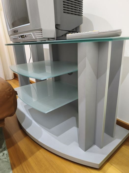 Móvel de mesa muito bom