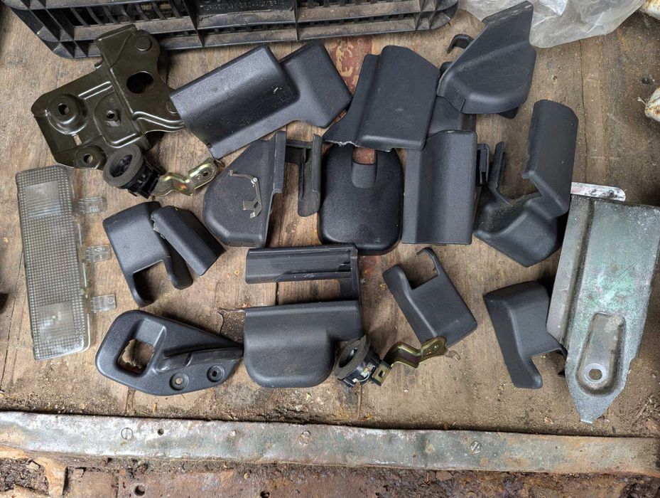 Пластик салону тойота авенсіс універсал