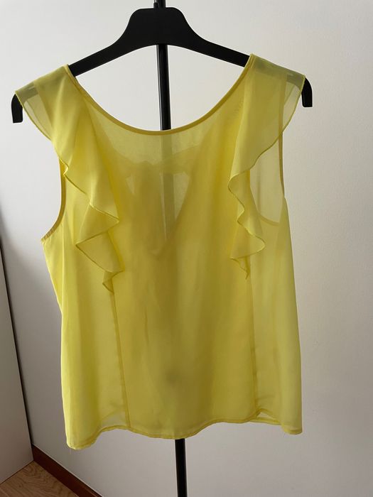Blusa amarela com laço