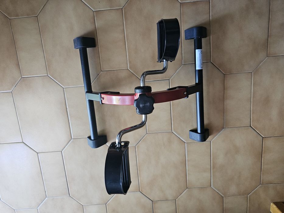 Exercitador pedal de braços e pernas
