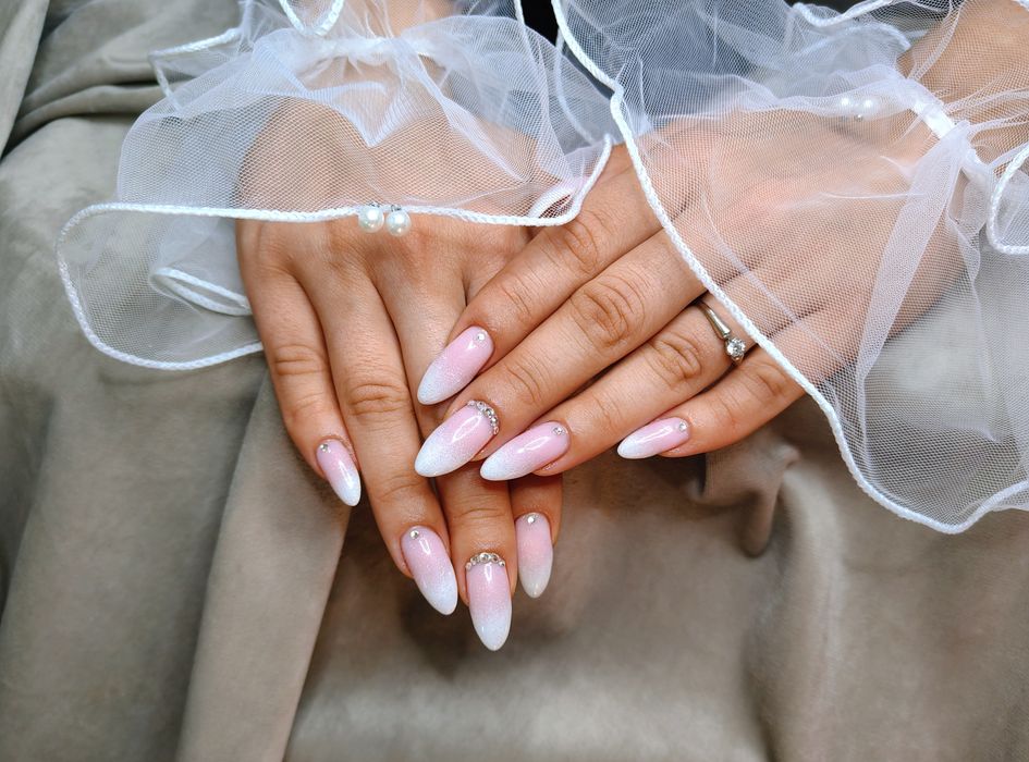 Paznokcie przedłużane, manicure hybrydowy, pedicure