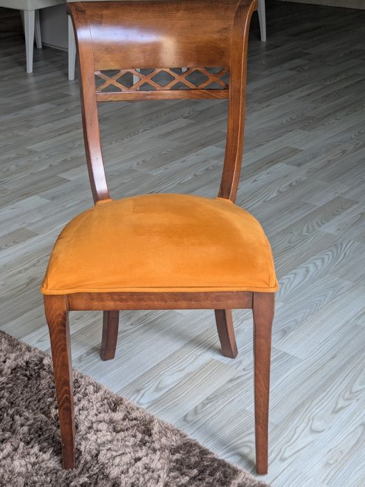 Mesa de jogo com cadeiras