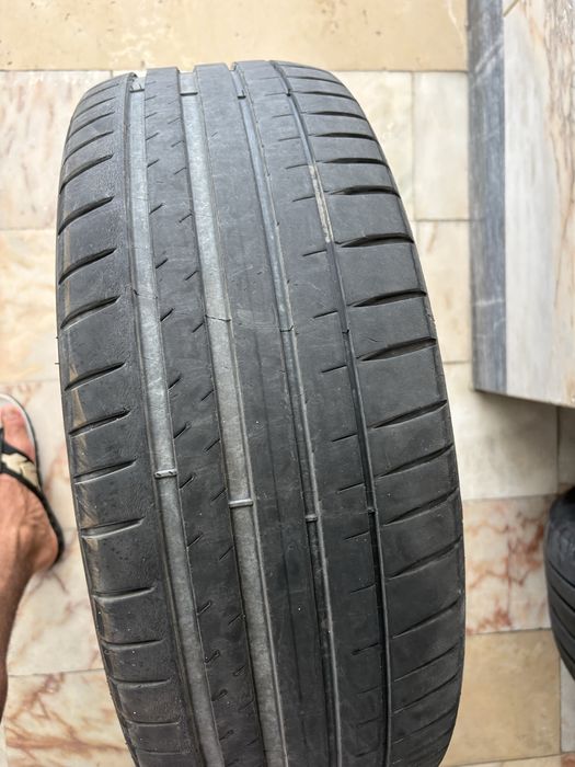 Vendo 2 pneus Michelin Pilot Sport 4, medida 225/55 R19 103Y XL (Extra Load).