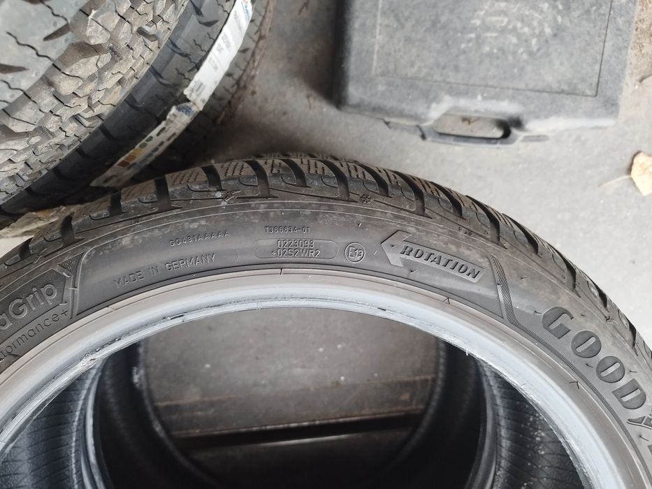 Pneus praticamente novos.