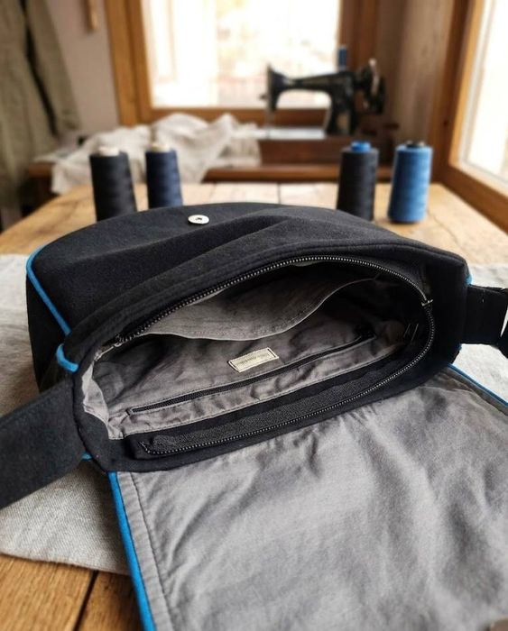 Сумочка жіноча оздоблена вишивкою