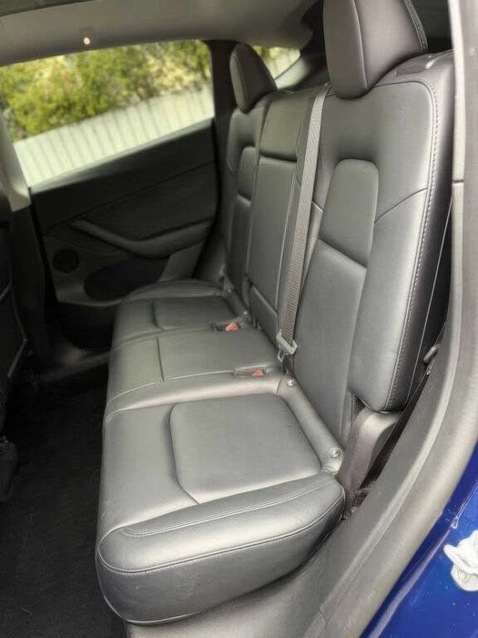 Tesla Model Y      2023