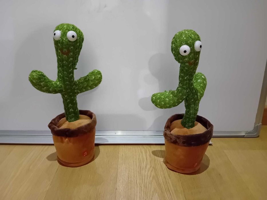 Carrinho compras e vários brinquedos de criança