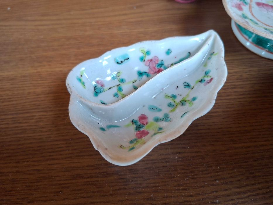 Porcela chinesa antiga - Chinese Porcelain Famille Rose - Late 19th C. Qing