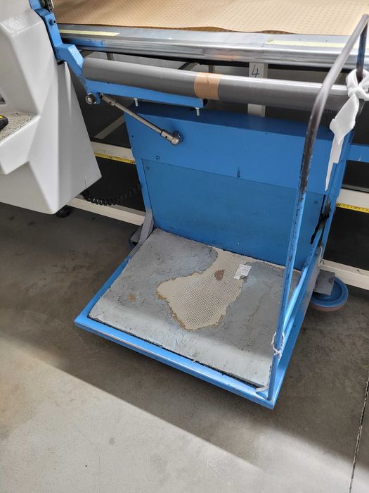 Corta automático   mesa com tapete