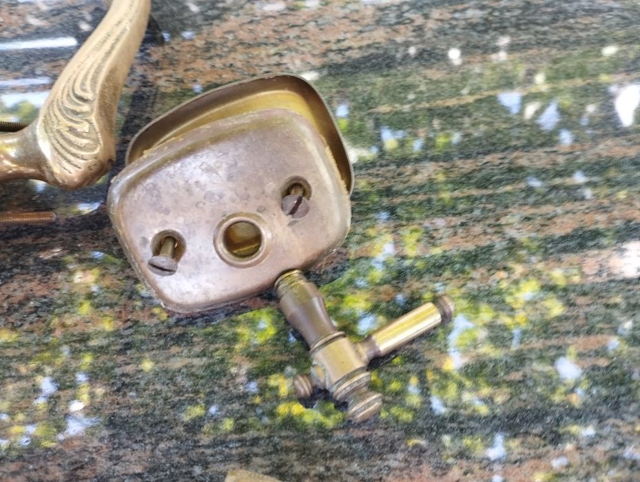 Klamki mosiężne do drzwi