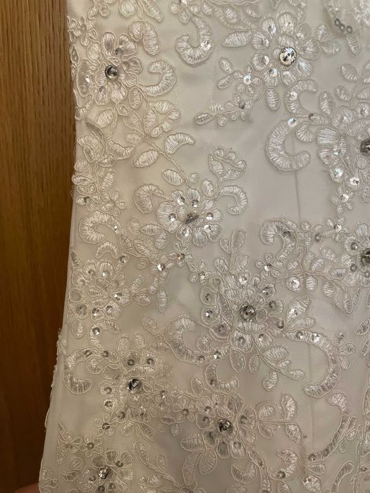 Suknia ślubna o kroju syreny w kolorze IVORY, rozmiar 36/38, używana