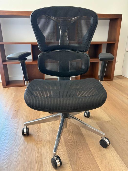 Cadeira de Escritório Ergonómica Ajustável e em Muito Bom Estado