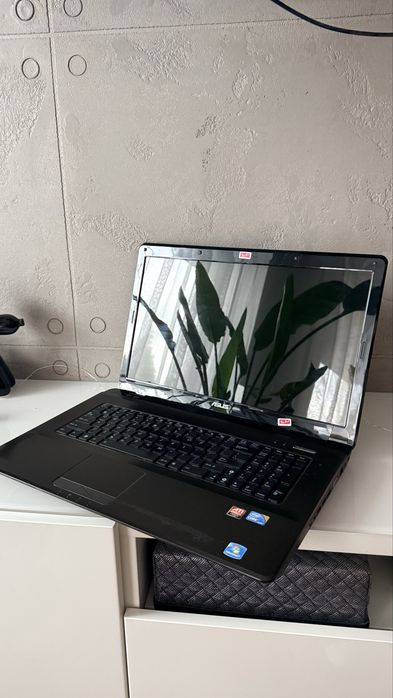 Laptop ASUS K72JR 17,3 cali