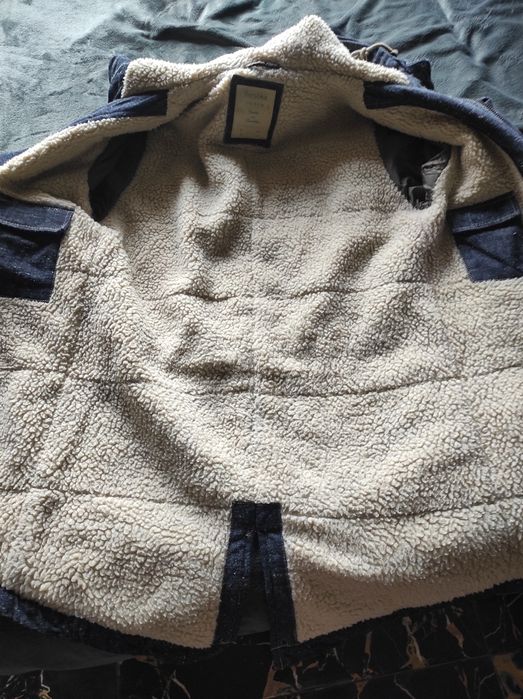 Продам женскую котоновую парку - шерпу Bershka.