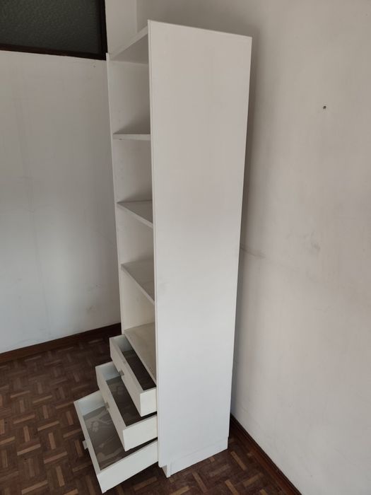 Estante em madeira