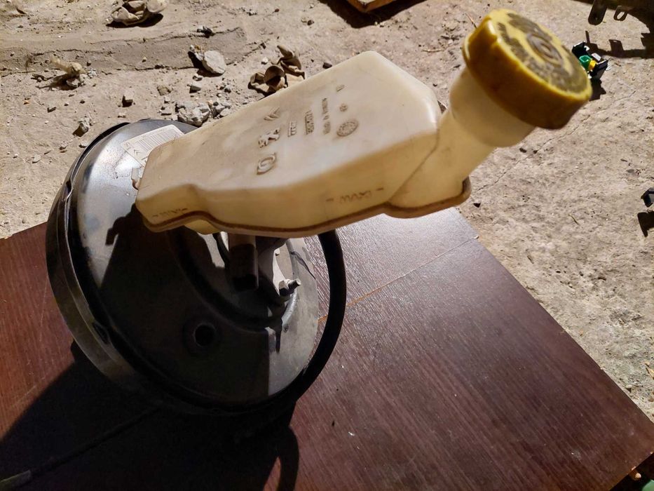 Serwo hamulcowe  Peugeot 207