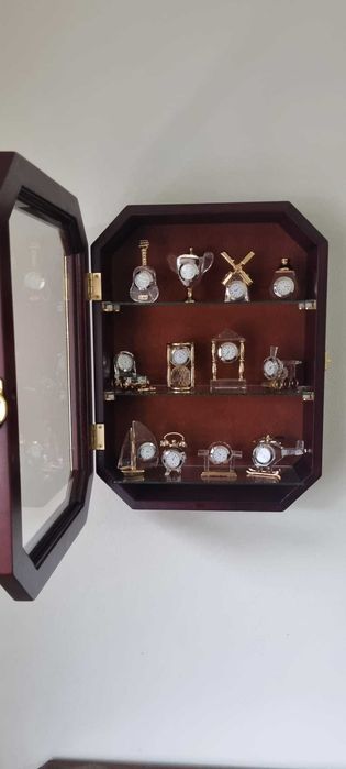 Conjunto Relógios de cristal incluindo expositor