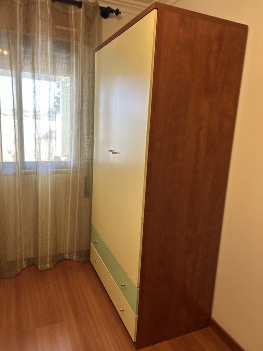 Mobília de quarto juvenil em excelente estado – madeira de qualidade