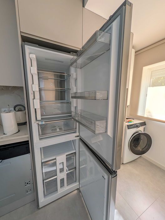 Frigorífico novo Combinado Teka RBF 64660 SS 338L Classe C