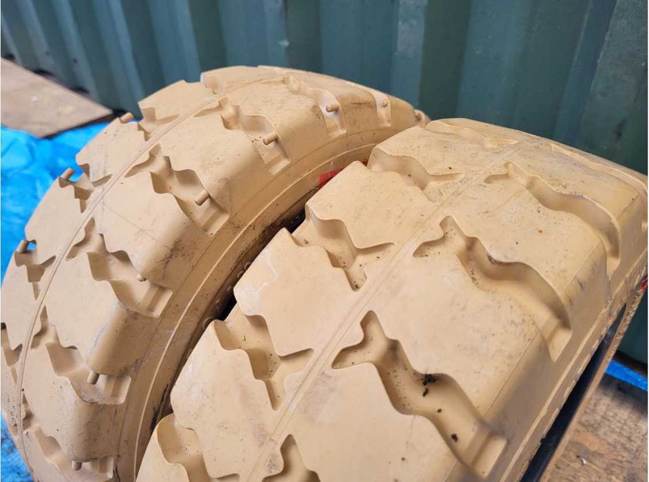 Opony Continental 140/55 - R 9 Pełne Sc 15 Białe