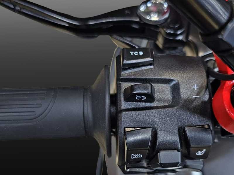 Motocykl QJ MOTOR SRT 900 SX Yamaha Benelli