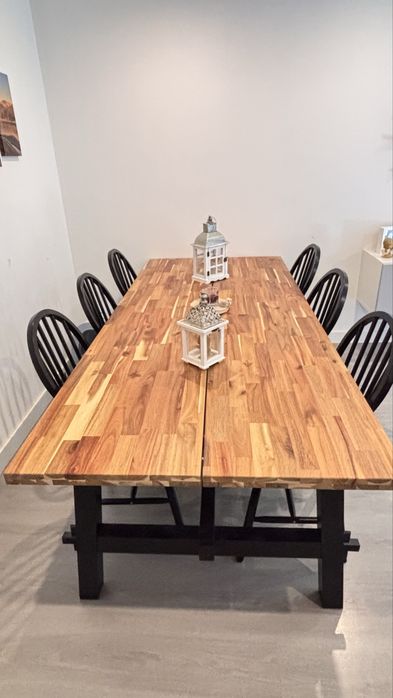 Conjunto mesa com 6 cadeiras - Como novo -
