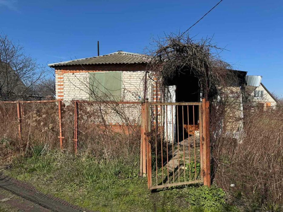 продам садовий будинок та земельну ділянку