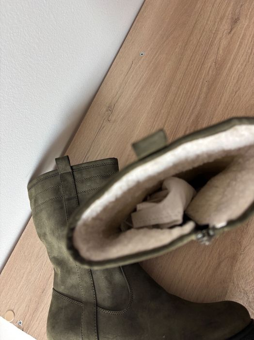 Bota nova, nunca usada.