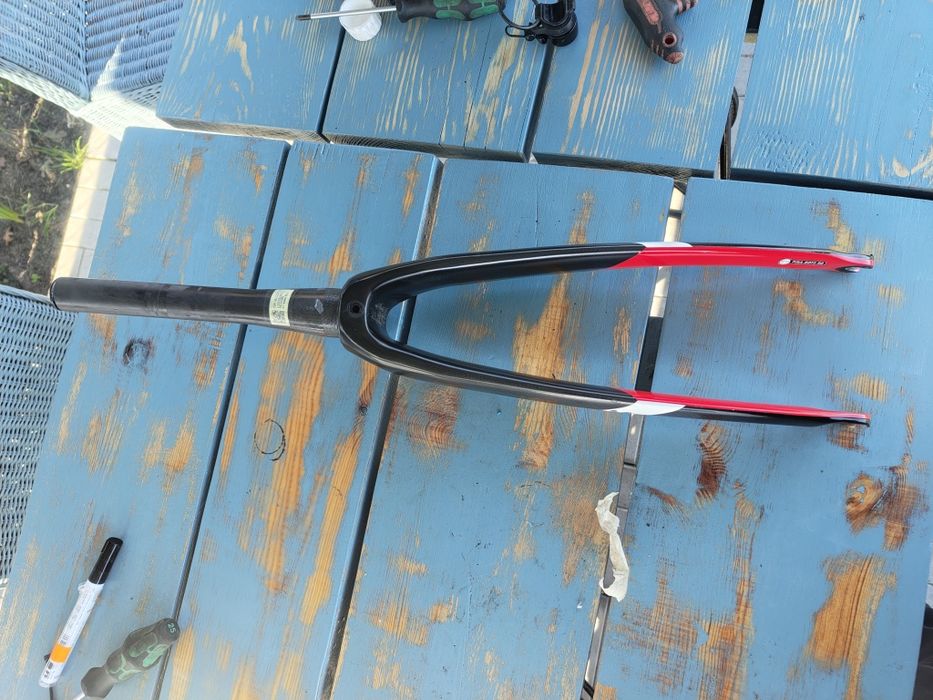 widelec pinarello dogma  carbon DNA długość rury 23,5 cm czerwony